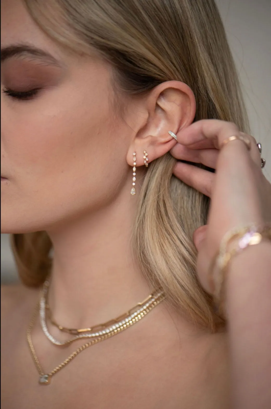 18K GOLD AND MULTI DIAMOND DROP EARRINGS