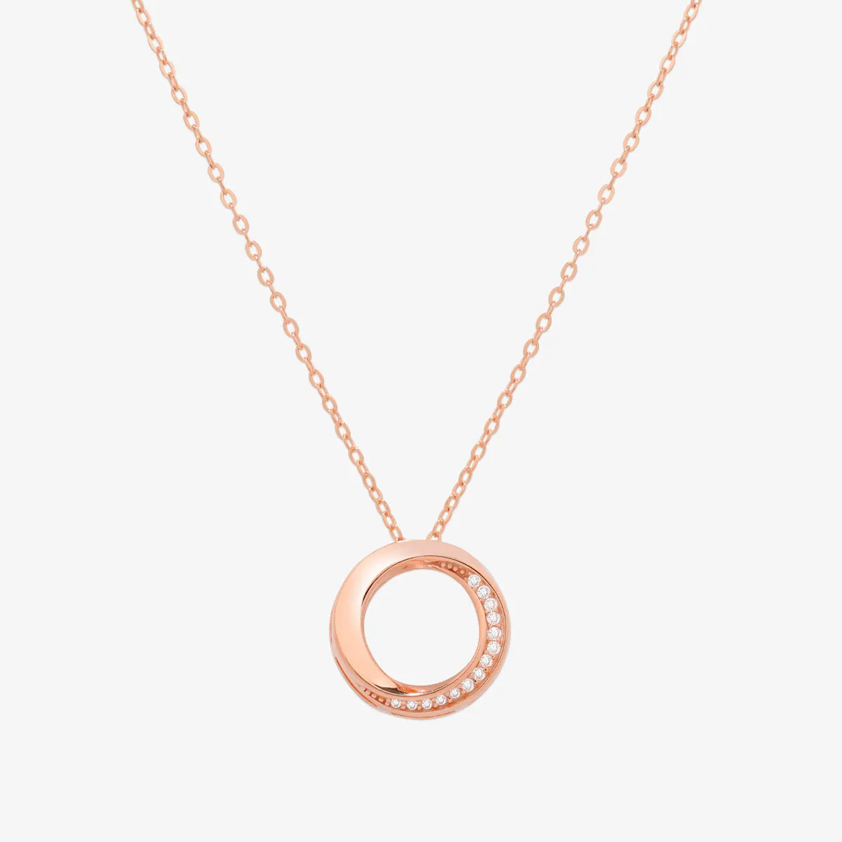 Circle cubic necklace