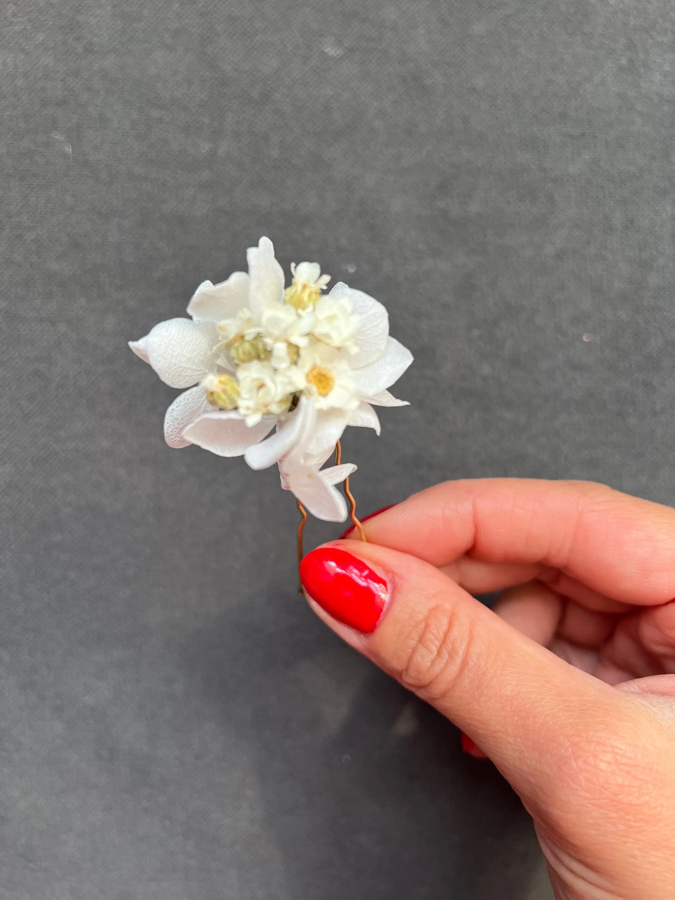 Daisy Hair Pins, Dried Flower Hair Pins, White Dried Daisy Headpiece, Floral Hair Accessories for Brides, Wedding Hair Pin Set