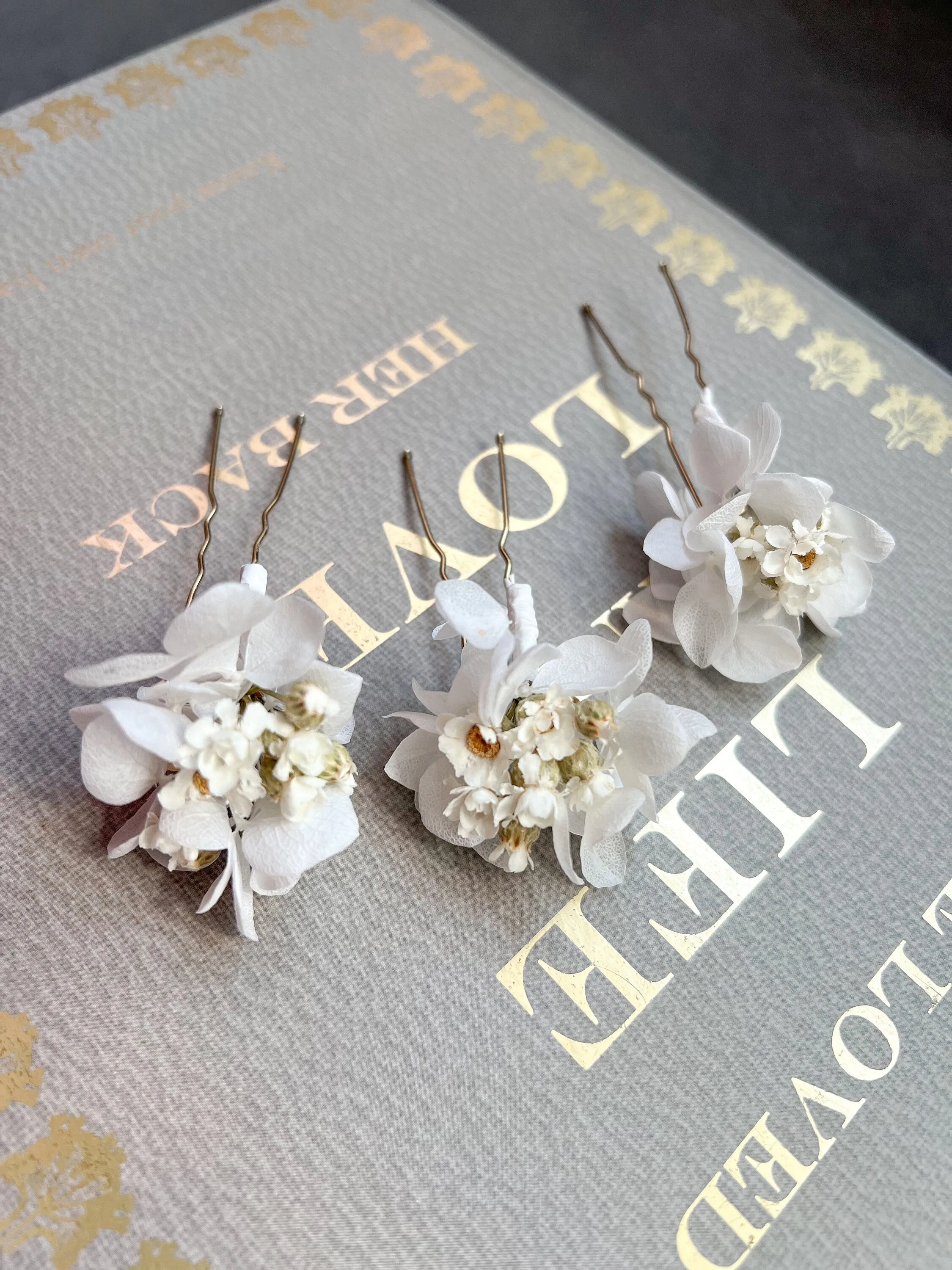Daisy Hair Pins, Dried Flower Hair Pins, White Dried Daisy Headpiece, Floral Hair Accessories for Brides, Wedding Hair Pin Set