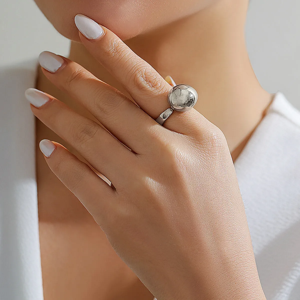 European and American Jewelry Collection: Glamorous Glossy Ball Ring Set with Open Round Design, Unique Geometric Curved Hand Accessory
