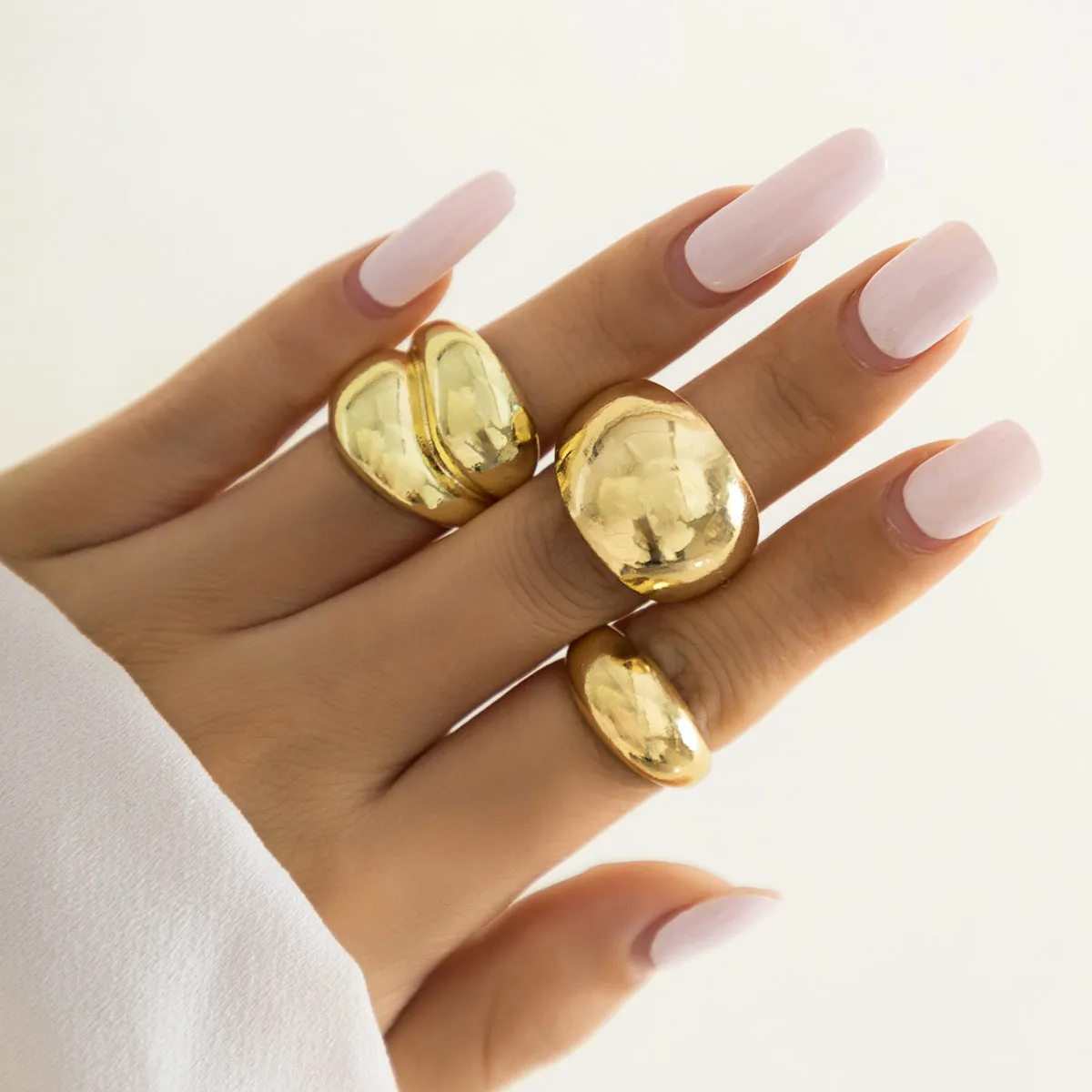 European and American Jewelry Collection: Glamorous Glossy Ball Ring Set with Open Round Design, Unique Geometric Curved Hand Accessory