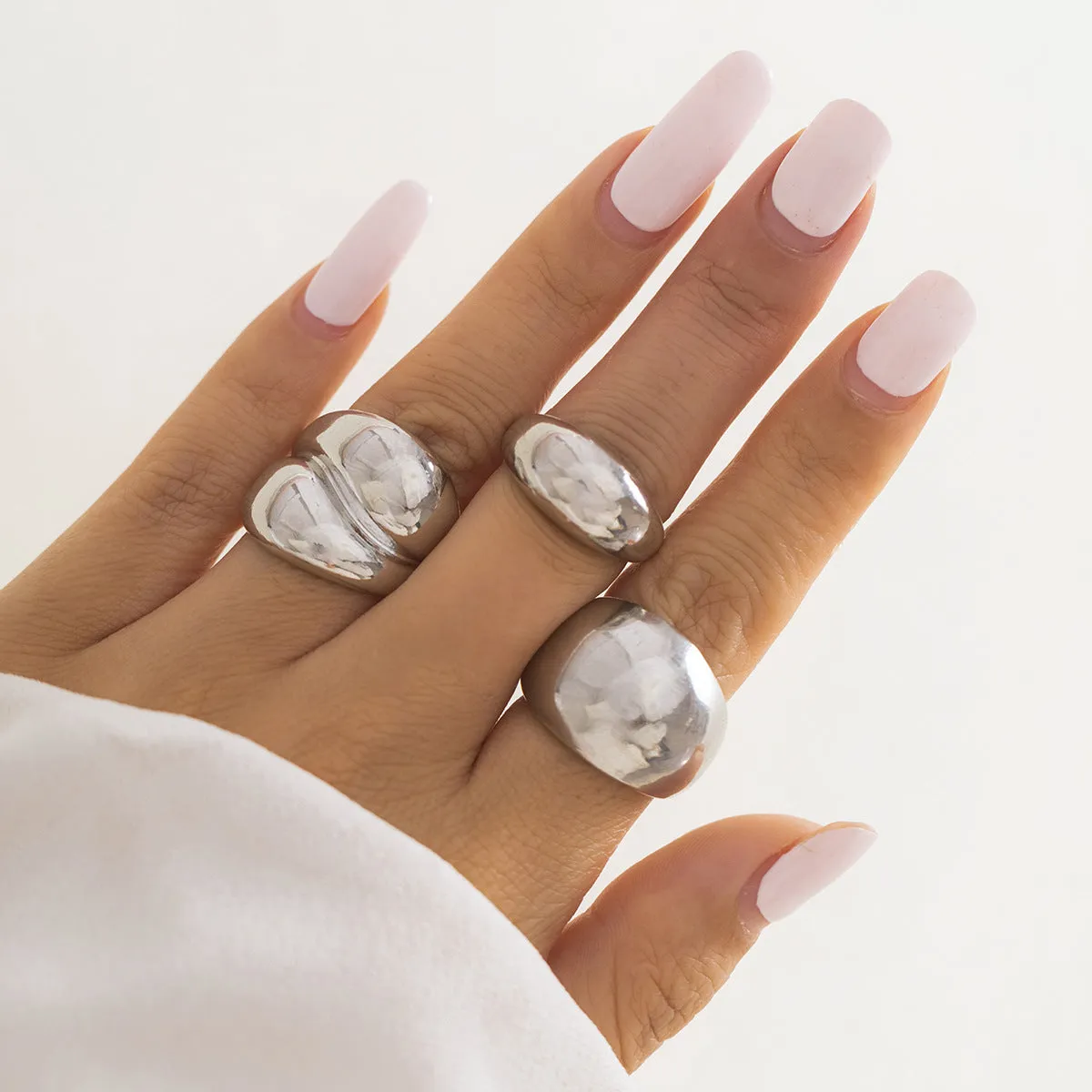 European and American Jewelry Collection: Glamorous Glossy Ball Ring Set with Open Round Design, Unique Geometric Curved Hand Accessory